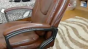 evgeshkanik горячая дрочка на стуле