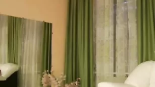 Dollie танцует