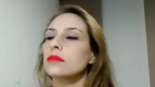 Симпатичная Nina_more позирует во фри
