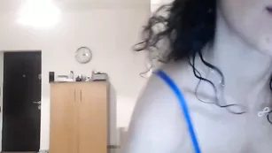 Пылкая телка Jessiehotass отсасывает страпон