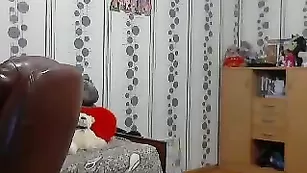 Милашка evgeshkanik в красных трусиках