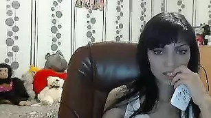 Милашка evgeshkanik в красных трусиках