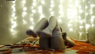 Грудастая шмара LemonJelly дрочит волосатую пизду