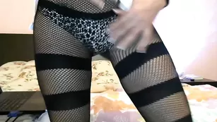 Блудница Dearsonya позирует в колготках