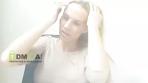 Пышногрудая курва Prinella раздевается на камеру