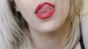 Прелестная цыпочка Gabriellahotlover позирует в сексуальном белье