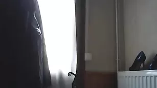 Блондиночка Demoniac02 ласкает половые губки