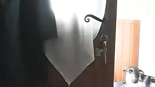 Блондиночка Demoniac02 ласкает половые губки