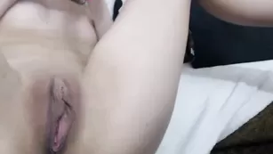 Распутная самка eleni_kay поимела киску