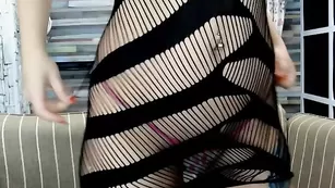 Роскошная леди Creamlatte тискает писю через трусики