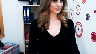 Зрелая потаскушка Zara_show светит сочной попой