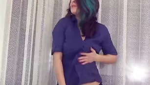 Роскошная блудница sensualsofia позирует во фри