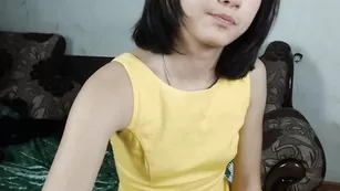 Юная шалава littlewetgf обнажает сисечки