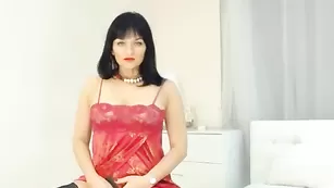 Озорная куколка Aizashake позирует в эротичном наряде