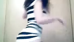 Грузинская брюнетка вертит большой жопой