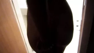 Телочка моется ванне PippaLongSocks и дрочит киску