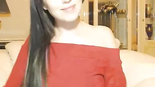 Черноволосая штучка Lisasierra мастурбирует письку