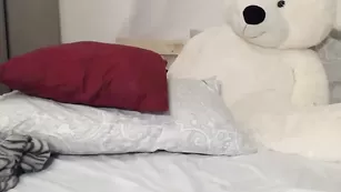 Худенькая сучка Cindy_96 дрочит секс игрушками