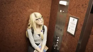 Блондинка MyCherryCrush дает в пизду