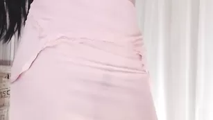 Шикарная самка Sexysuchkaxxx лижет фаллос