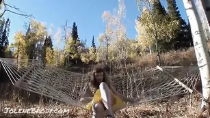 Шикарная курва JoleneBrody дрочит пизду на улице