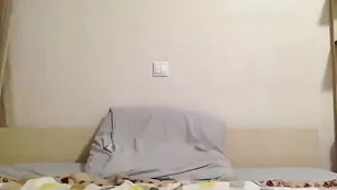 Милая девушка Jewelforyou2 мастурбирует пизденку