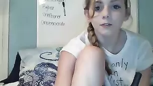 Симпатичная девочка Cameronpierce18 трахает писечку
