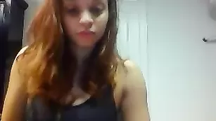 Знойная барышня Shottaberry ласкает киску