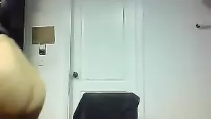 Знойная барышня Shottaberry ласкает киску