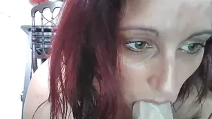 Взрослая шкура elleaime дрочит обе дырки