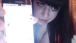 Грудастая краля Finisteriene общается в чате