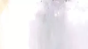 Стройная сучка isabel_1 ласкает пизденку