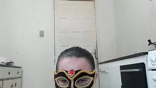 Ненасытная баба jujuhotfire ебет пизду секс игрушками