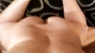 Шальная сука AedanRayne делает минет
