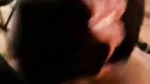 Шальная сука AedanRayne делает минет