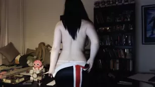 Сисястая красавица SquidQueen танцует стриптиз