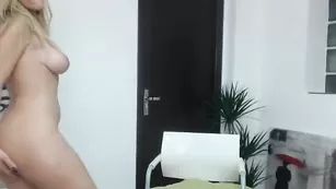 Белокурые сучки H0rny_devils ебутся со страпонами