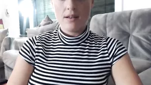 Смазливая баба Busty_ir_housewife развлекается во фри