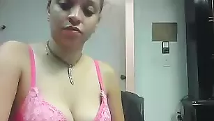 Чарующая самка Shottaberry прыгает на фаллосе