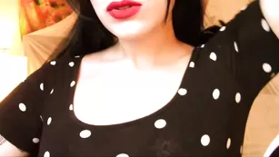 Жгучая брюнетка Laila_Love болтает в чате