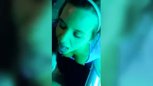 Грудастая пассия Allison Parker отсасывает хер