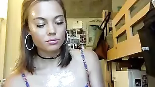 Милая краля Seattlestudent позирует в нижнем белье