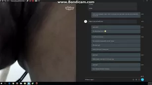 Шикарная бестия NeuroHard мастурбирует пизду