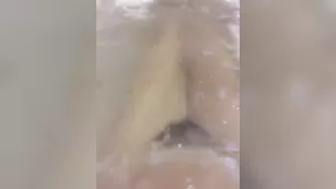 Похотливая краля Chatmebabe69 принимает ванну