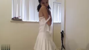 Малолетка в чулках PrincessCake дрочит пизденку