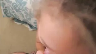 Знойная самка Idothiscouple сосет хер