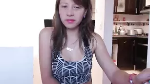 Горячая сучка Valeryandconyxx показывает сиськи