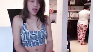 Горячая сучка Valeryandconyxx показывает сиськи