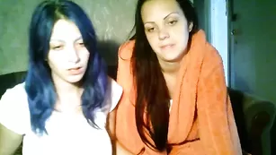 Жаркие штучки sweetgirls24 раздеваются в привате