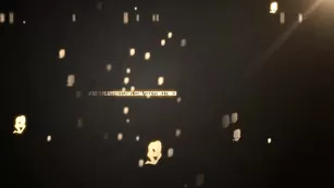 Цыпочка в чулках SexySweetNiko мастурбирует киску